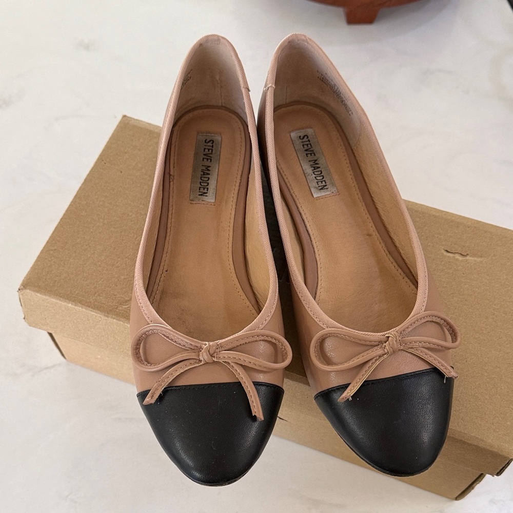 Steve Madden Nude and Black Cap-Toe Bow Ballet Flats
